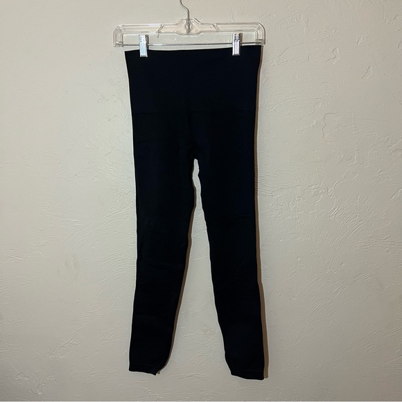 Spanx Look At Me Now Black Seamless Leggings Sz M - Picture 4 of 6